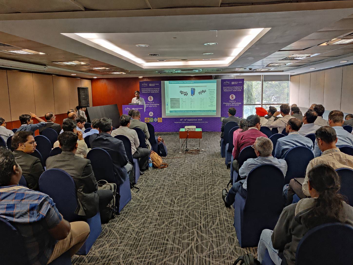 Full lecture room during a technical session on heat exchanger comparison